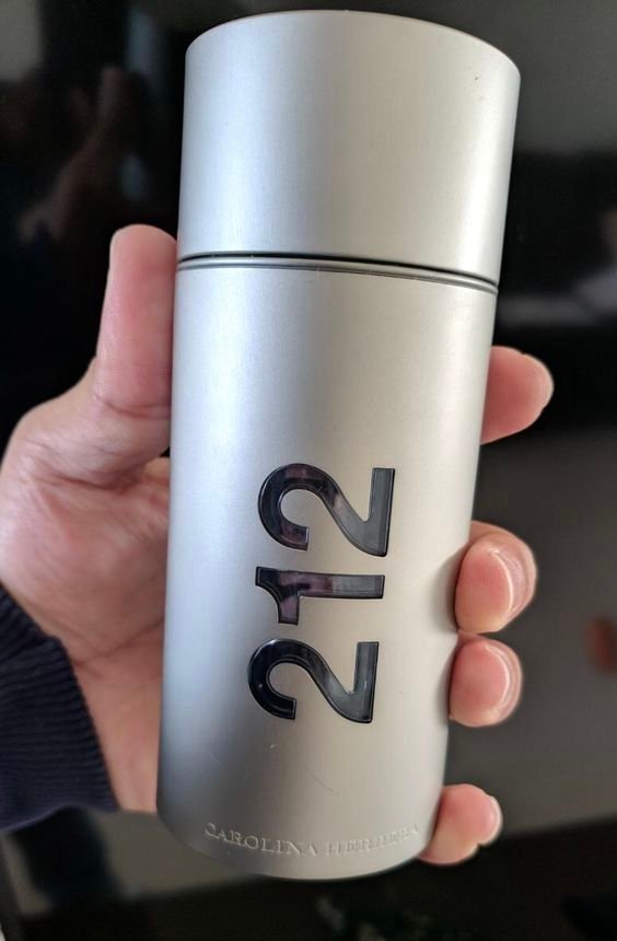 Carolina Herrera 212 NYC Eau De Toilette For Men 100ML photo review